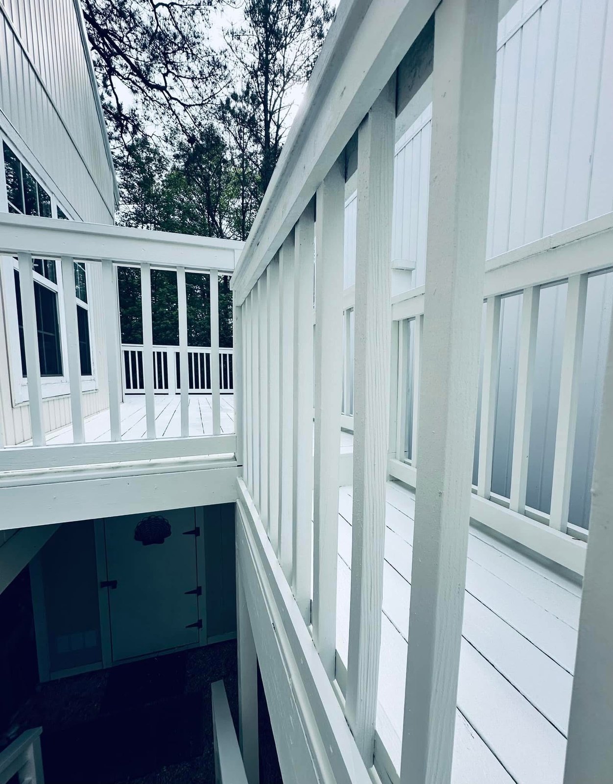 Bethany Beach finished deck walkway and stair detail