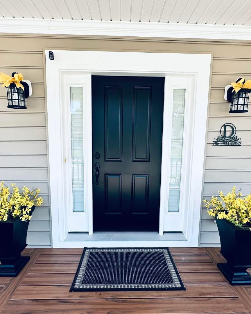 Baywood Greens Tricorn Black exterior entry