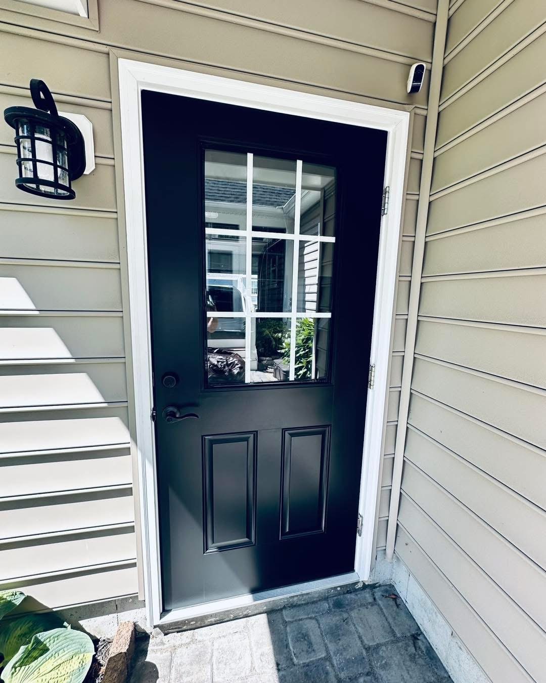 Baywood Greens finished Tricorn Black side door