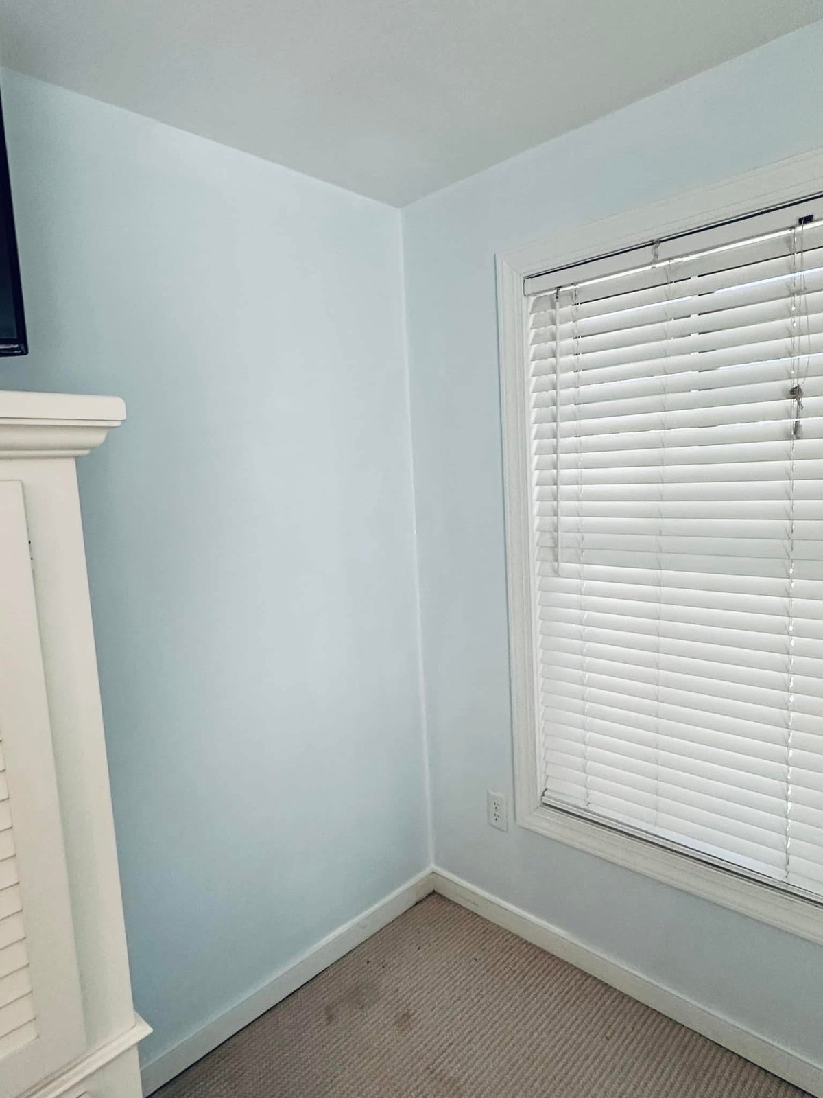 Dewey Beach wall and ceiling painted to match