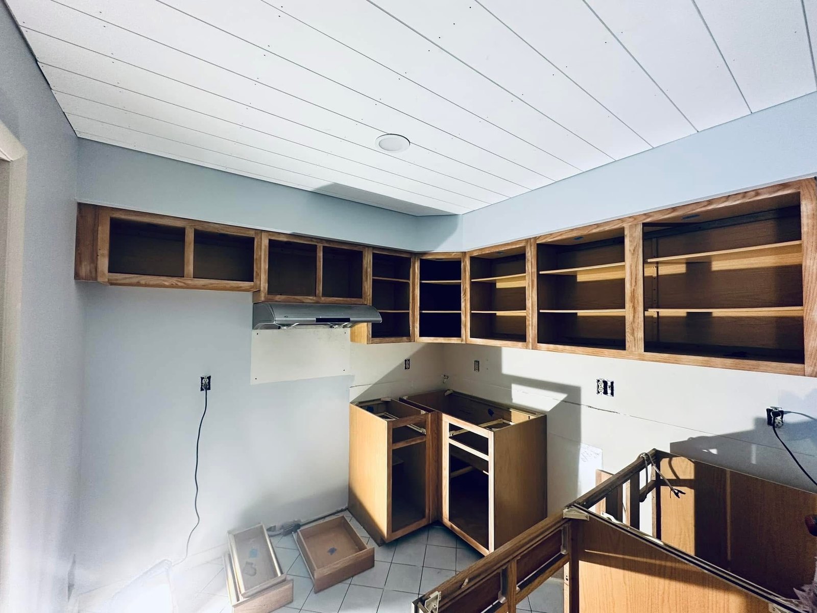 Mallard Lakes, Fenwick Island kitchen before cabinet painting