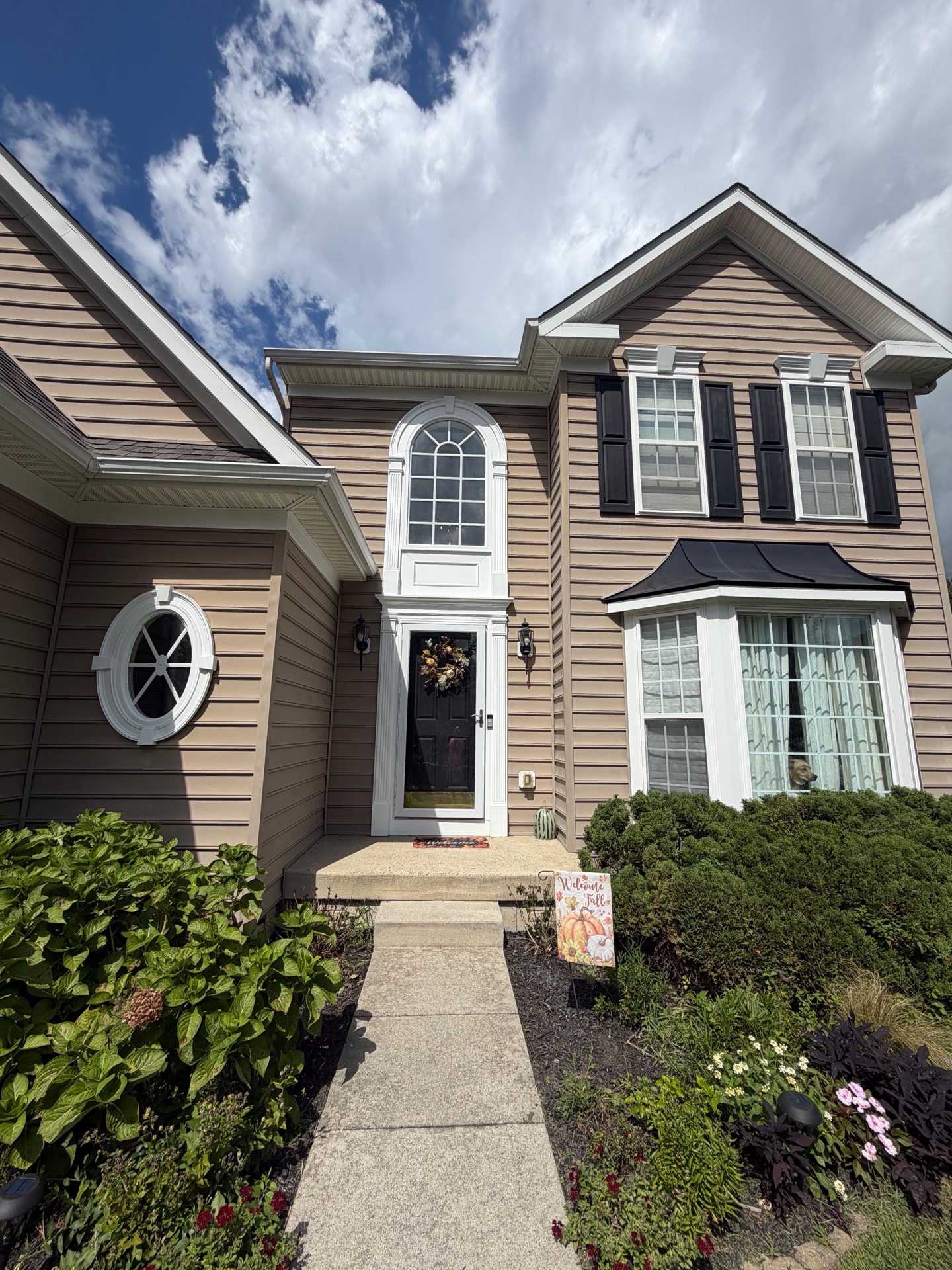Plantation Lakes entry and finished exterior trim detail